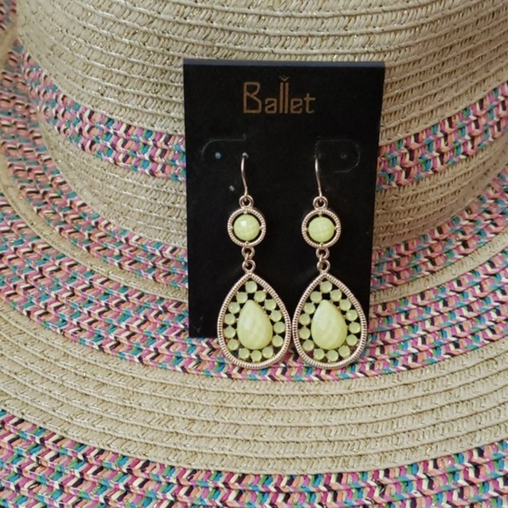 NEW Lime Green/Gold Tone Dangle Tear Drop Earrings - Picture 3 of 3
